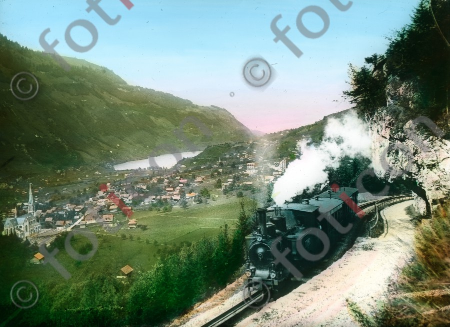 Brünigbahn bei Lungern | Brunig railway in Lungern - Foto foticon-simon-023-005.jpg | foticon.de - Bilddatenbank für Motive aus Geschichte und Kultur